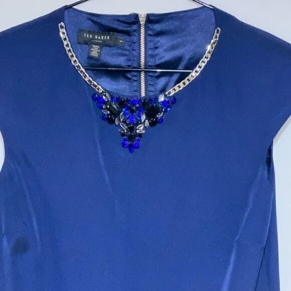Ted
Baker Kimmiye Navy Blue Pleated Shift Dress embellished neckline Womens Sz 1 - Picture 4 of 10